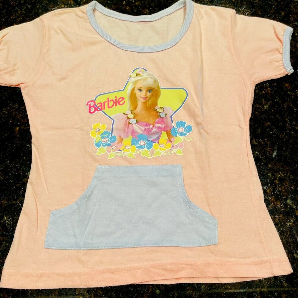 BARBIE T-SHIRT.  GIRLS SMALL SIZE.